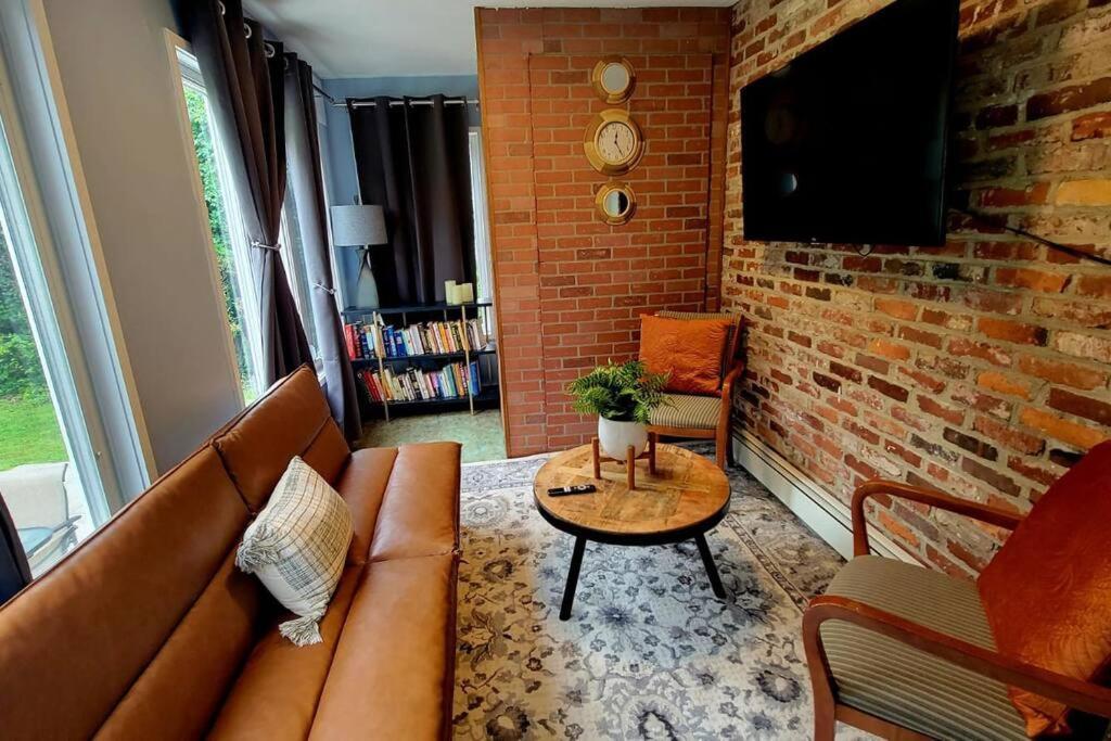 Unique & Peaceful Boston Home Εξωτερικό φωτογραφία