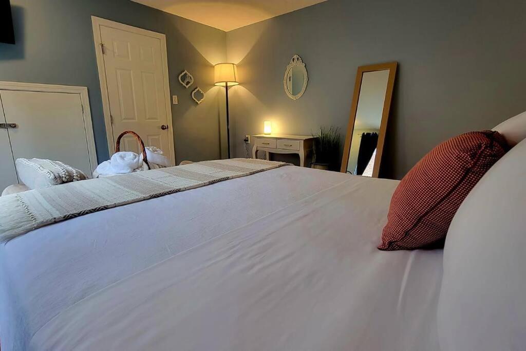 Unique & Peaceful Boston Home Εξωτερικό φωτογραφία