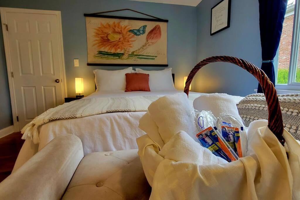 Unique & Peaceful Boston Home Εξωτερικό φωτογραφία