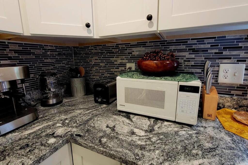 Unique & Peaceful Boston Home Εξωτερικό φωτογραφία