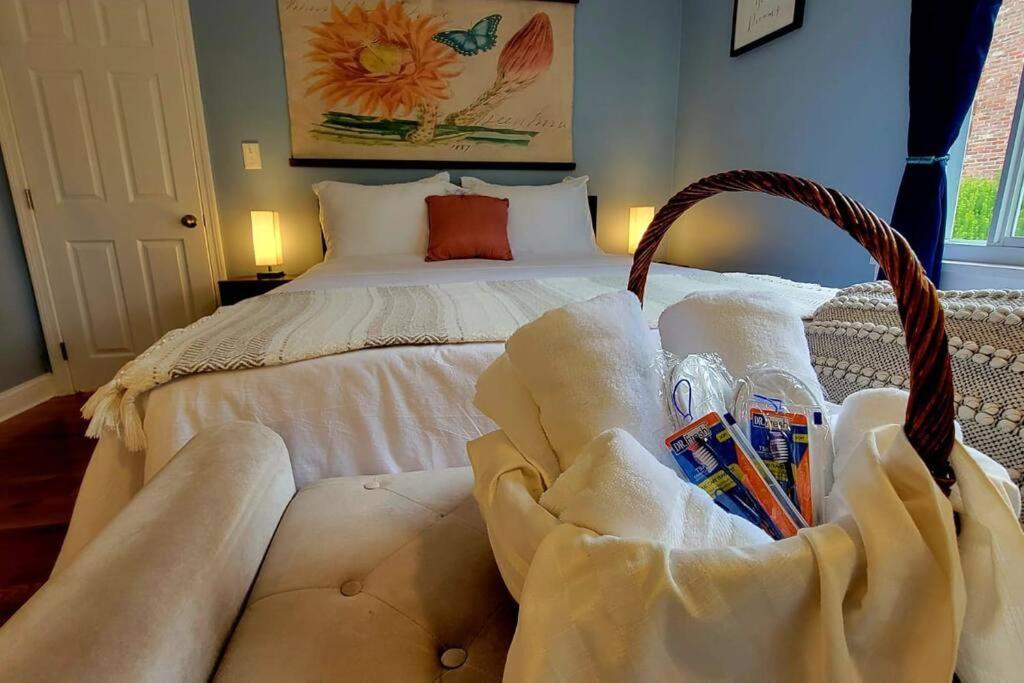 Unique & Peaceful Boston Home Εξωτερικό φωτογραφία