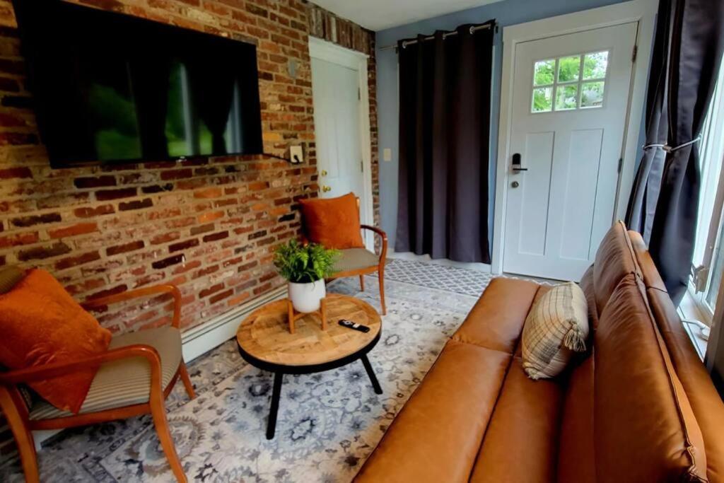 Unique & Peaceful Boston Home Εξωτερικό φωτογραφία